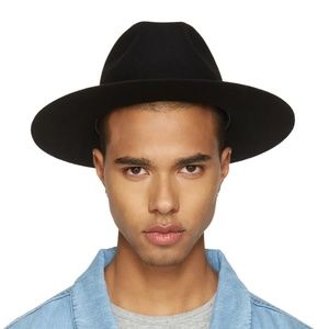 Etudes Studio Midnight Hat in Black